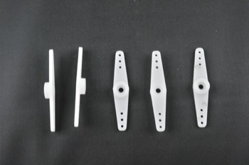 Squadretta doppia per servi HITEC - L= 50 mm.